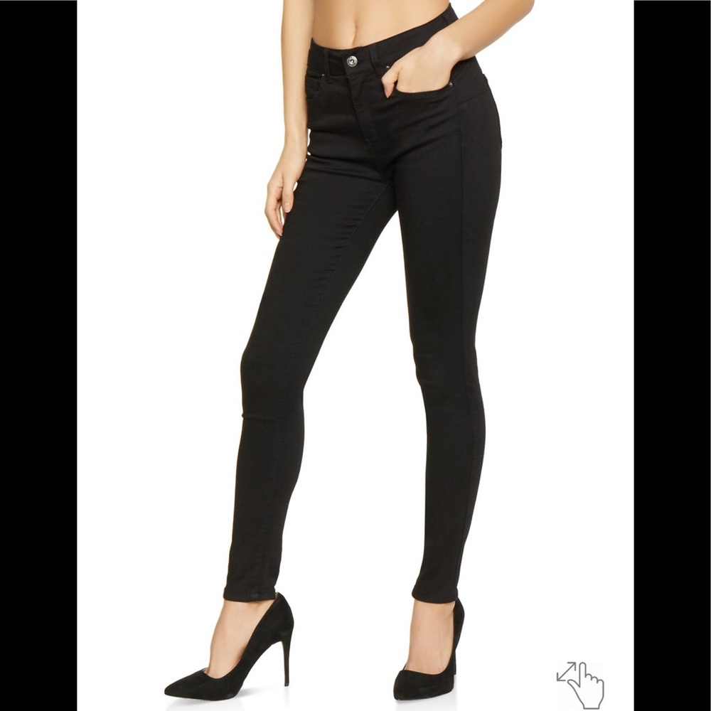 NWT Black Skinny Jean